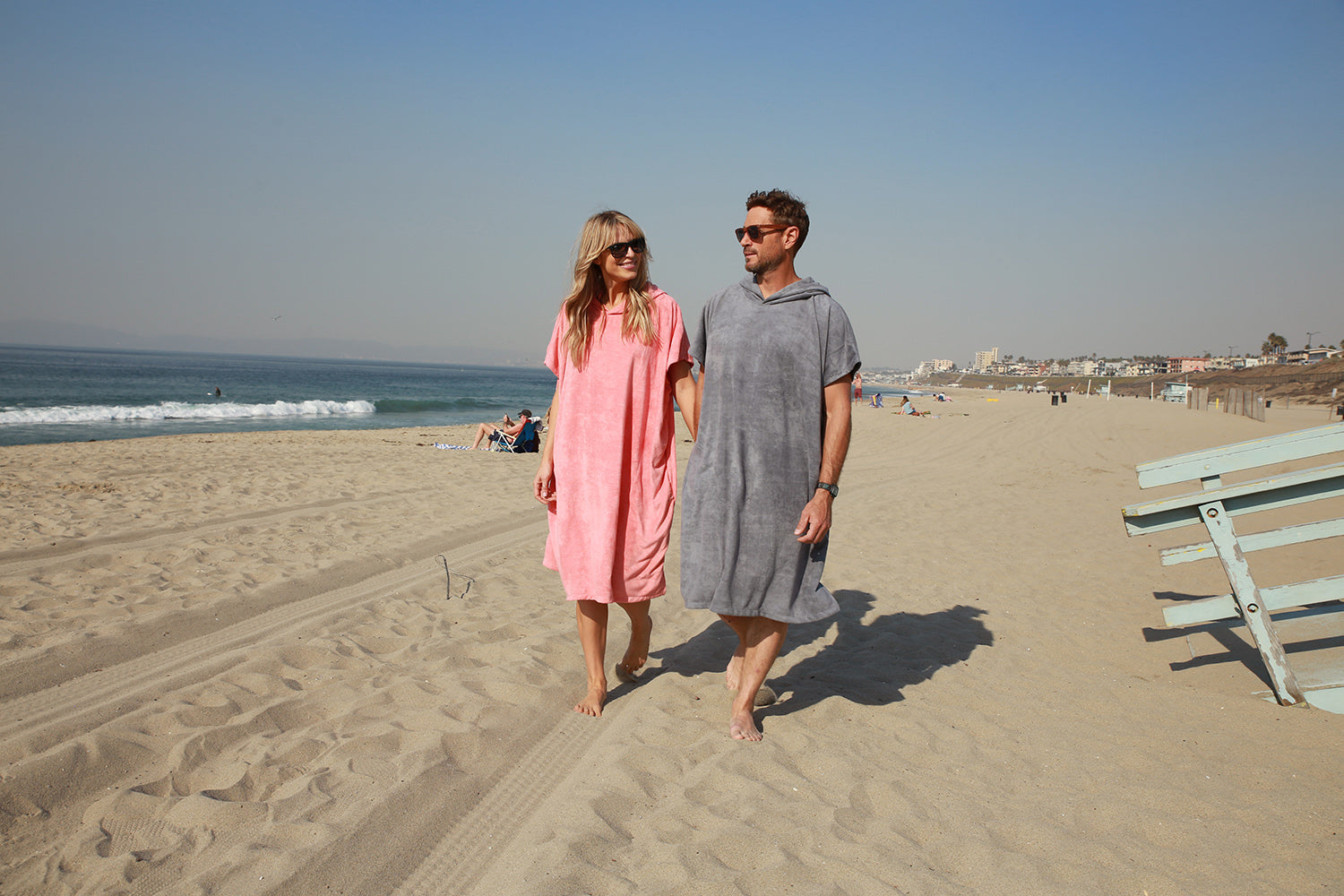 Unveiling the Ultimate Beach Essential: Your Guide to Surf Poncho Towels